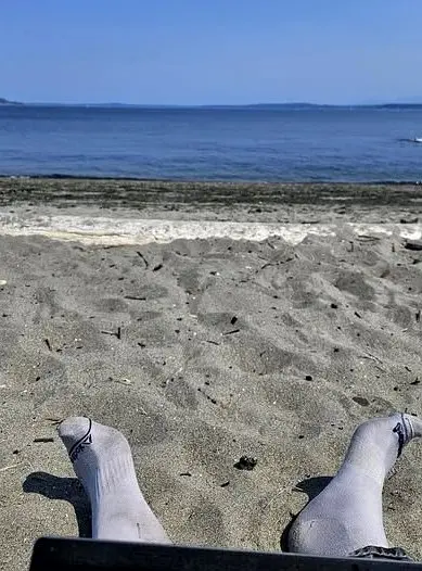 Toes in sand and laptop open to waves — peace and focus flow naturally from this charming immersive stay.