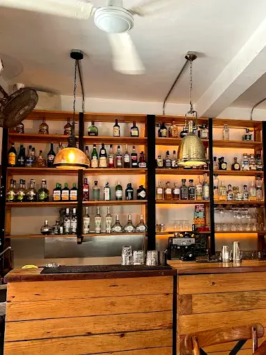 Soft brass light and fresh ceviche define Barracuda’s evenings — one of Sayulita’s top-rated seafood spots along Mexico’s Western Riviera coast.