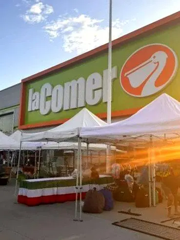 Shoppers stop at La Comer in Bucerías for fresh produce and essentials before continuing to Sayulita along Mexico’s northern coastal belt.