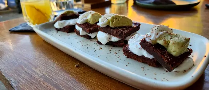 Stylish brunch and dinner at Sur 38 highlight creative Pacific flavors — crafted for private gatherings at Amari’s exclusive boutique hotel.