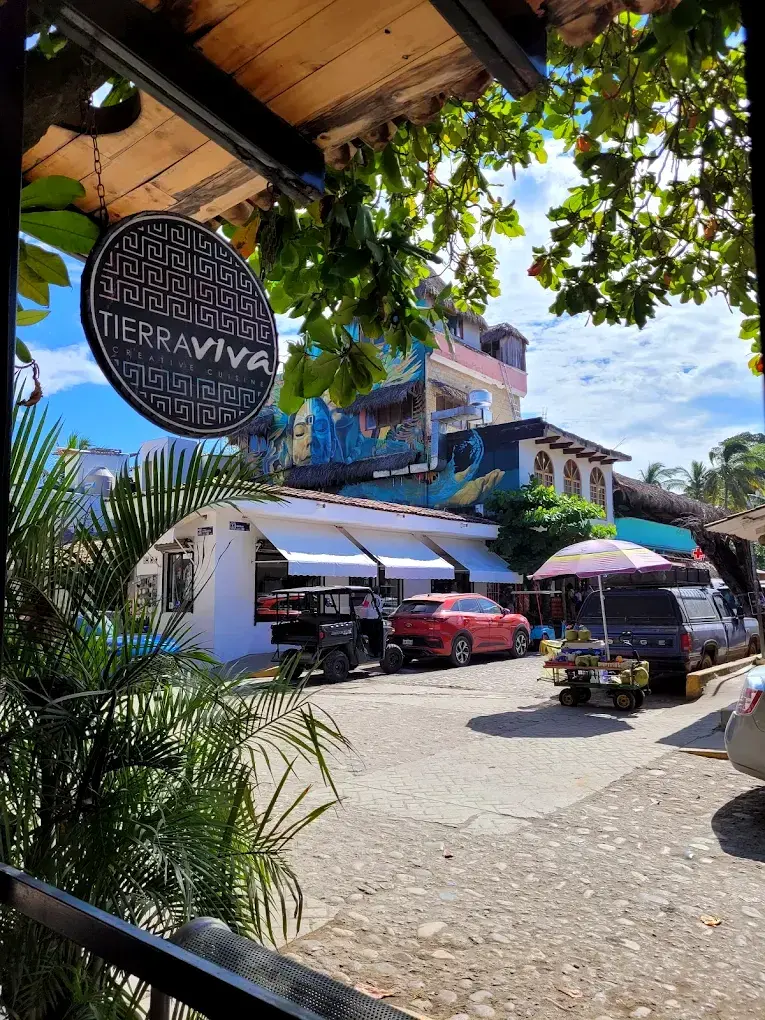 Sea breeze and palm shade surround Tierra Viva’s terrace where creative flavors express the easy rhythm of the Riviera Nayarit’s shores.
