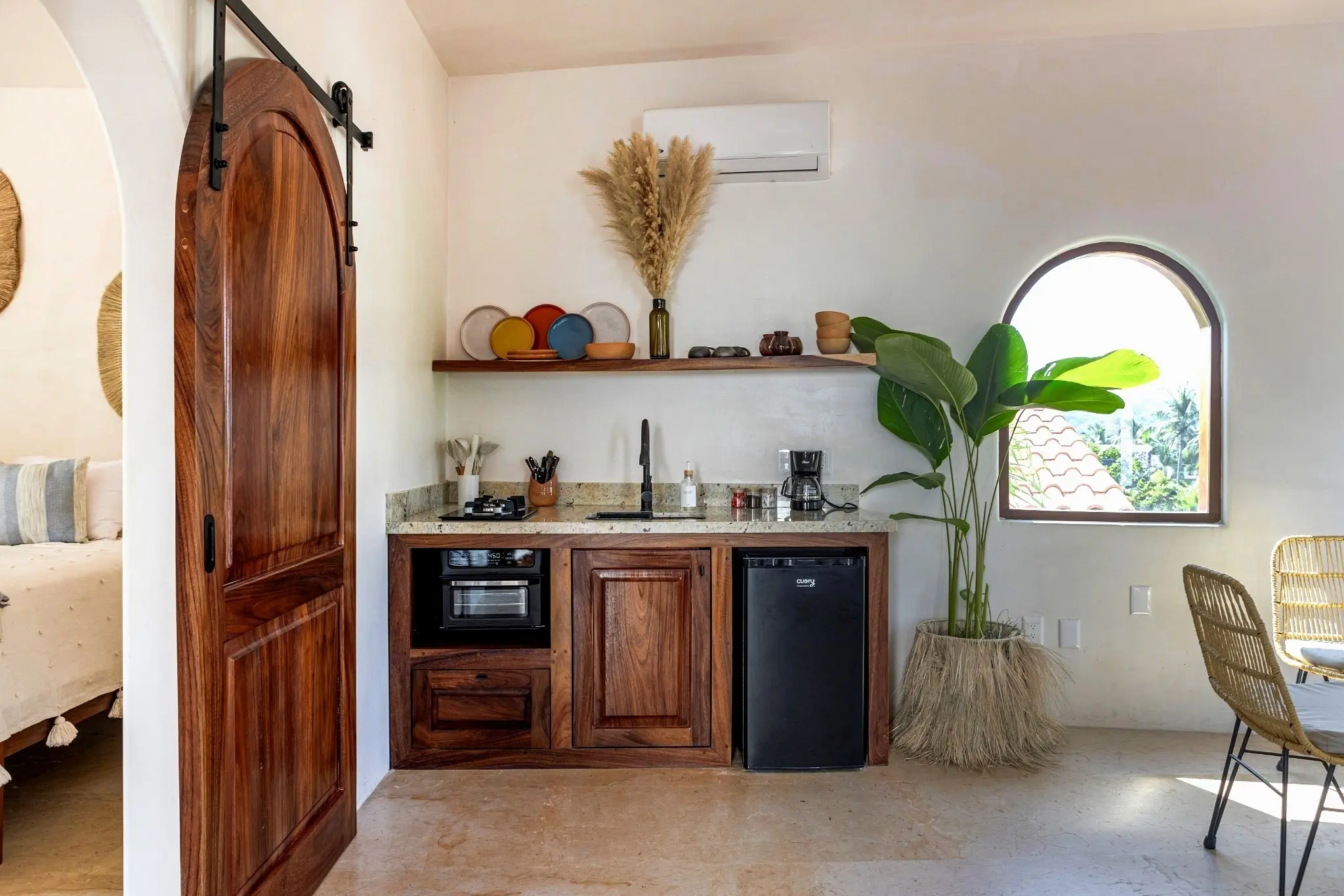 deluxe-suite-2-kitchen-coffee-station-fridge-sink-amari